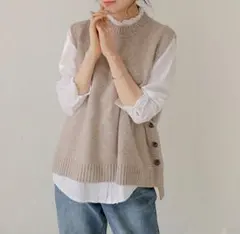 ベージュ ボタン付きニットベスト　Lサイズ