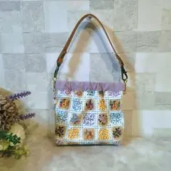 花柄　パッチワーク柄バネ口ポーチ　コスメポーチ　小物入れ　小物入れ　鳥　レトロ