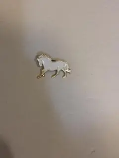 馬ピンバッジ