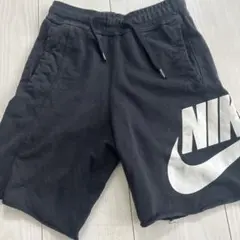 Nike 黒 ハーフパンツ ロゴ入り