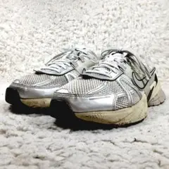 美品 27㎝△NIKE ナイキ スニーカー シルバー 銀 V2K RUN ボメロ