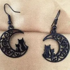 【新品】黒猫　キャット　三日月　ゴシック　かわいい　お洒落　アンティーク　ピアス