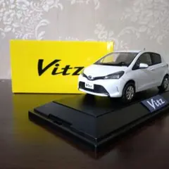 【付属品完品】トヨタ ヴィッツ中期 070ホワイトパール　カラーサンプルのサムネイル