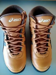 沢山いいねはいただくけどなかなか売れないasics ブラウン ハイカットシューズ