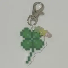 儚い 四つ葉のクローバー アイロンビーズ キーホルダー