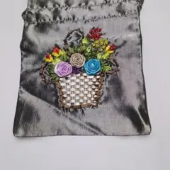 グレーの花かご刺繍巾着袋