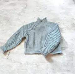 H&M ブルー　きれい色ショート丈　タートルネック ニットセーター