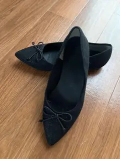 ブラック ポインテッドトゥ フラットシューズ