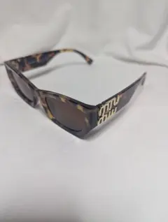 極美品　miu miu サングラス べっ甲柄 ゴールドロゴのサムネイル
