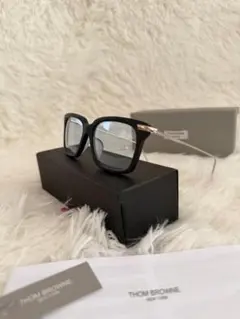 美品【THOM BROWNE トム・ブラウン】TB-701 サングラスのサムネイル