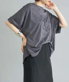 ★美品★DouDou エンブレムT チャコールグレーのサムネイル