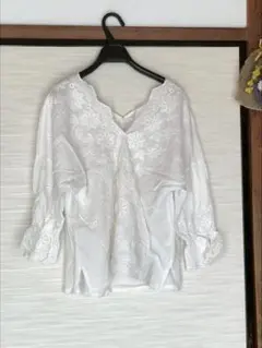 刺繍入りホワイト五分袖シャツ M