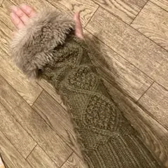 ふわふわファー付き アームウォーマー 指なし手袋 ロング ニット 暖かい