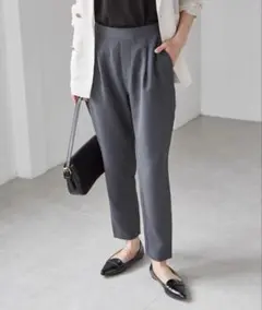 美脚シルエットタックテーパードパンツ(接触冷感/UVカット/防しわ)