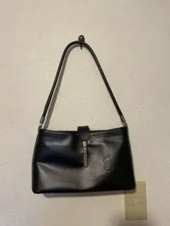 黒いレザーショルダーバッグ