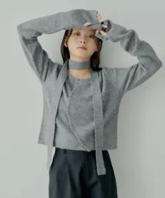 chico チョーカー付きラウンドボタンコンパクトカーディガン グレー