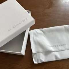 チャールズ&キース　空箱