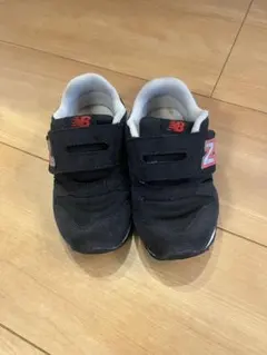 New Balance スニーカー ブラック/レッド　子ども用　15.5㎝