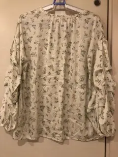 【新品】earth♡花柄ブラウス