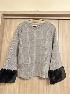 チェック柄ファー付き長袖トップスとVネックセーターセット