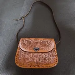 ブラウンレザーエンボスショルダーバッグ