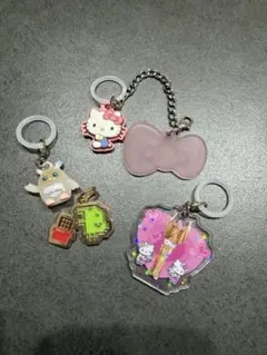 ガチャガチャ　食玩　4個セット　サンリオ　キティ　マツケンサンバ　くちぱっち