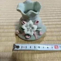 陶器製花瓶 フリル付き 緑色