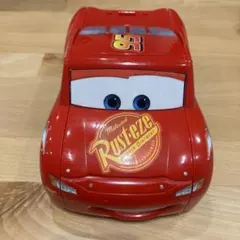 ライトニング・マックイーン 95 カーズ　おもちゃ 動く車　変身マックイーン