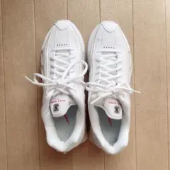 ナイキ ショックス R4