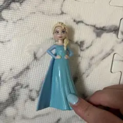 ディズニー アナと雪の女王 エルサ 置物 フィギュア