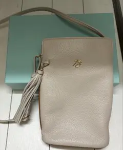 新品未使用 Her Schedule レザー スマホショルダー ポシェット外箱付 HerSchedule】「綺麗な色がもっと好きになる」スマートフォン