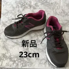 新品New Balance グレー ピンク スニーカー 23cmのサムネイル