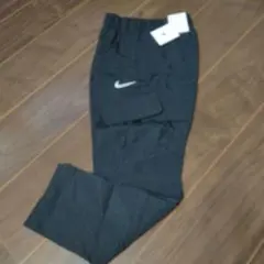 新品タグ付き　NIKEジュニアアウトドア プレーウープンカーゴパンツ(140㌢)