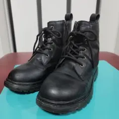 ブラックレースアップブーツ サイドジッパー付き 22.0cm