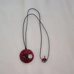 桜モチーフ サークルネックレス レッド ブラックのサムネイル