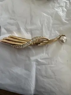 ブローチ　パール　AVON