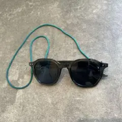 ニコアンド　ブラック　サングラス グリーンストラップ付き