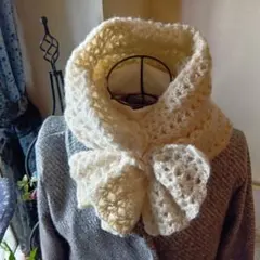 手編みハンドメイド輪に通すふわふわスヌード　№３４３