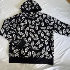 【NIKE】総ロゴ プルオーバーパーカー