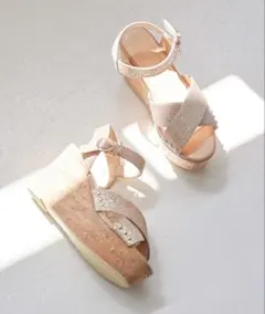 【美品】Heather ヘザー 厚底クロスサンダル ゴールド S 22.5のサムネイル