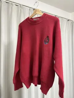 赤いオーバーサイズニットセーター