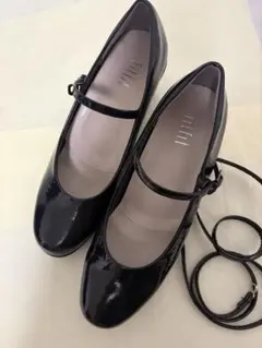 fitfit ブラックエナメル ストラップ付き パンプス 24.0cm