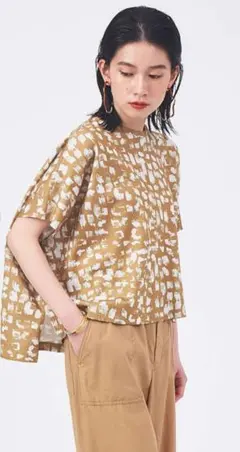 qualiteカリテ☆フレンチスリーブ☆柄Tシャツ綿100%☆日本製　キャメルのサムネイル