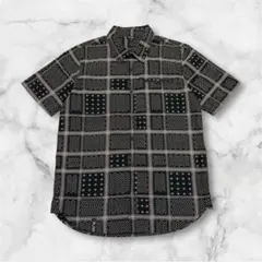 【美品】LRG 半袖シャツ 幾何学総柄 モノトーン レトロ シティボーイのサムネイル