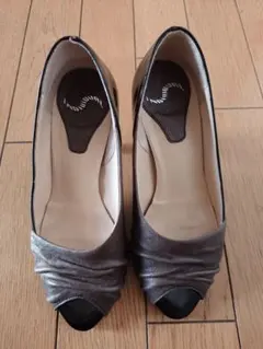 インディヴィジュアル　オープントゥパンプス　21.5㎝　黒/グレー　ヒール8cm