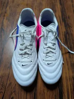 NIKE サッカースパイク ホワイト×ブルー×ピンク 再度購入用 - メルカリ