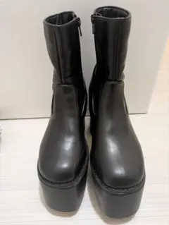 MURUAの厚底ブーツのサムネイル