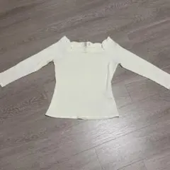 白　長袖トップスのサムネイル