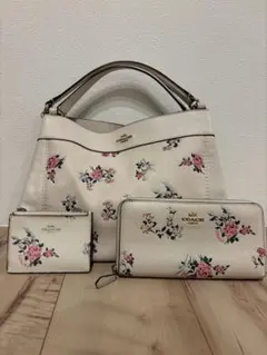 COACH コーチ　バッグ 財布 パスケース 3点まとめ売り 花柄　ホワイト