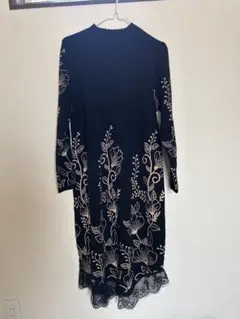 Sawa alamode 黒刺繍長袖ワンピースのサムネイル